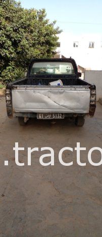 À vendre Camionnette 2 portes avec benne Isuzu complet