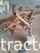 À vendre Charrue à 3 socs Huard complet