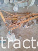 À vendre Charrue à 3 socs Huard complet