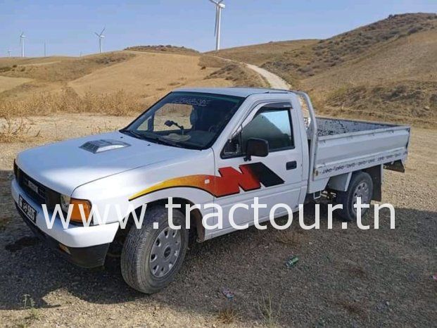 À vendre Camionnette 2 portes avec benne Isuzu complet