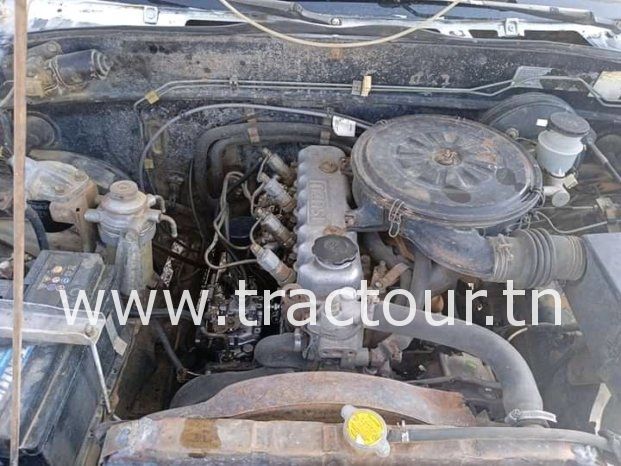 À vendre Camionnette 2 portes avec benne Isuzu complet