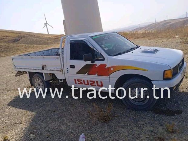 À vendre Camionnette 2 portes avec benne Isuzu complet