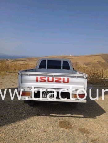 À vendre Camionnette 2 portes avec benne Isuzu complet