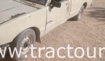 À vendre Camionnette 2 portes avec benne Isuzu KB 26 complet