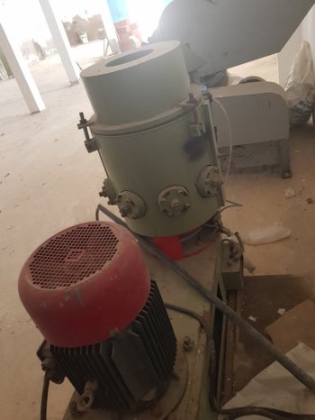 À vendre Broyeur à lames pour plastique complet
