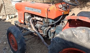 À vendre Tracteur Kubota L245DT avec carte grise et charrue à 2 disques Huard complet