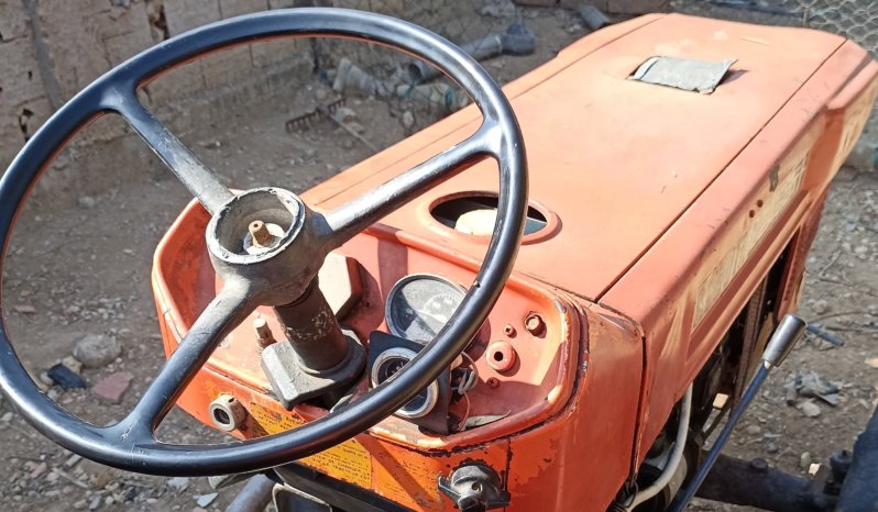 À vendre Tracteur Kubota L245DT avec carte grise et charrue à 2 disques Huard complet