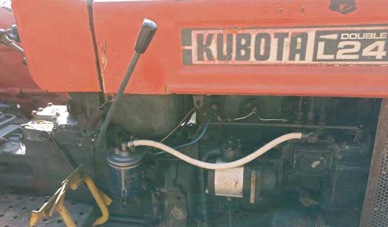À vendre Tracteur Kubota L245DT avec carte grise et charrue à 2 disques Huard complet