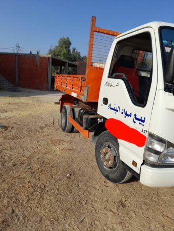 À vendre Camion benne Isuzu NKR 66 complet