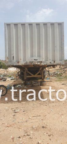 À vendre Semi remorque plateau sans ridelles Fruehauf (1974) complet