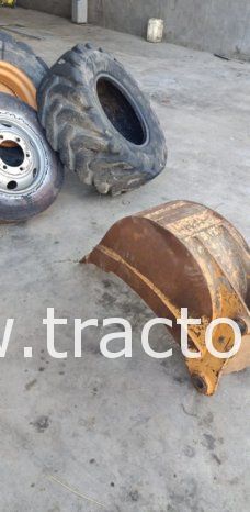 À vendre Godet Tractopelle et roue complet
