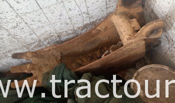 À vendre Godet Tractopelle et roue complet