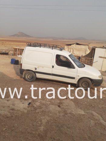 À vendre Utilitaire fourgon Peugeot Partner complet