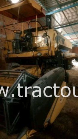 À vendre Moissonneuse batteuse New Holland complet