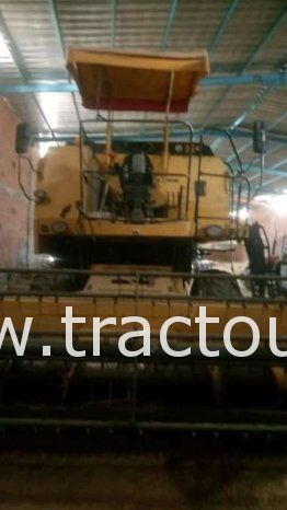 À vendre Moissonneuse batteuse New Holland complet