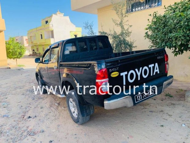 À vendre Camionnette 4 portes avec benne Toyota Hilux complet
