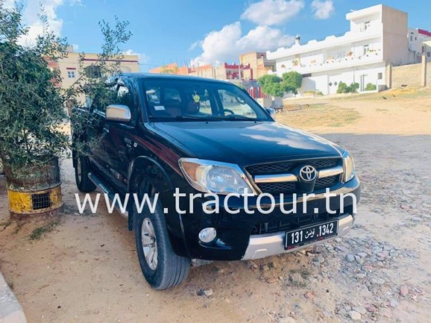 À vendre Camionnette 4 portes avec benne Toyota Hilux complet