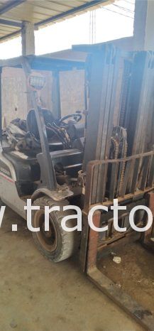À vendre Chariot élévateur diesel 3 tonnes Nissan avec carte grise (2008) complet