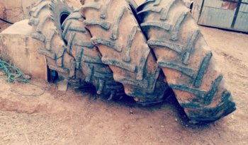 À vendre 4 Pneus tracteur agricole – 18.4-30 & 12.4-24 complet