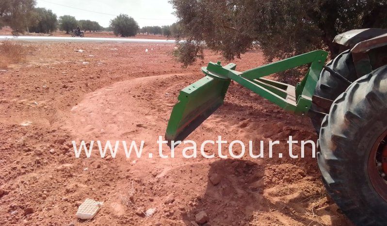 À vendre Lame niveleuse à l’arrière du tracteur – largeur 1.6 mètre complet