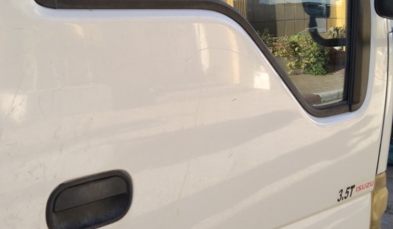 A vendre camion plateau avec ridelles Isuzu NKR (2015) complet