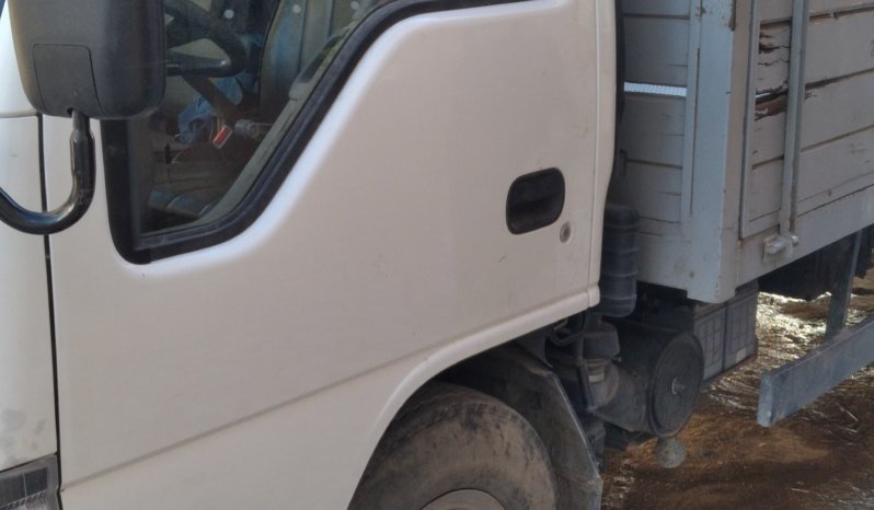 A vendre camion plateau avec ridelles Isuzu NKR (2015) complet
