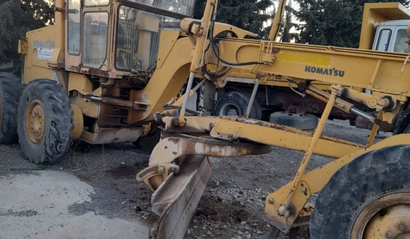 À vendre Niveleuse – Grader Komatsu type 511 avec carte grise complet