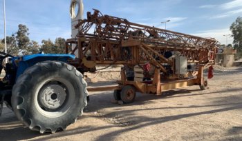 À vendre Grue à montage rapide Fari avec seau à béton et fourche importée d’Italie complet