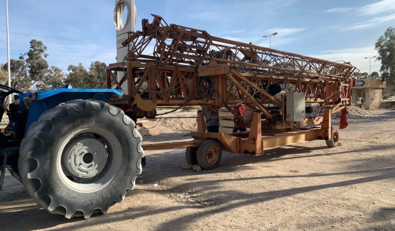 À vendre Grue à montage rapide Fari avec seau à béton et fourche importée d’Italie complet