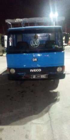 À vendre Camion plateau avec ridelles OM 50 complet