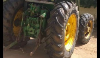 À vendre Tracteur avec cabine John Deere 6205 (2000) complet