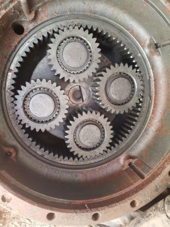 À vendre semi arbre disque de frein et réducteur Volvo L120C complet