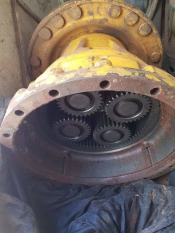 À vendre semi arbre disque de frein et réducteur Volvo L120C complet