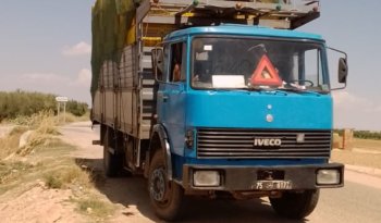 À vendre Camion plateau avec ridelles Iveco 159-20 complet