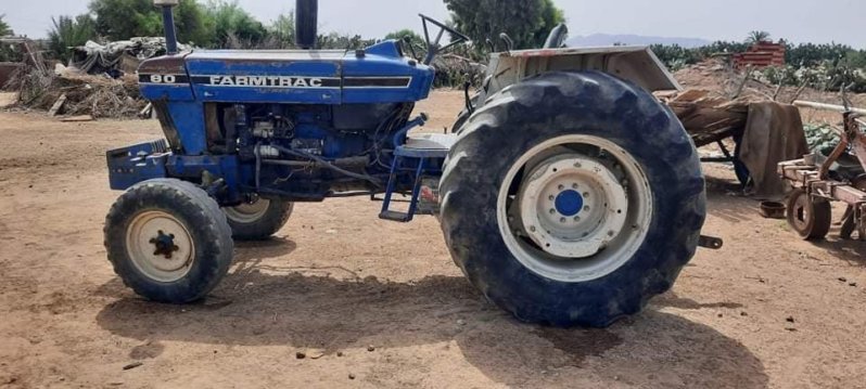 À vendre Tracteur Farmtrac 80 complet