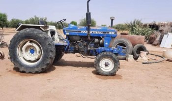 À vendre Tracteur Farmtrac 80 complet