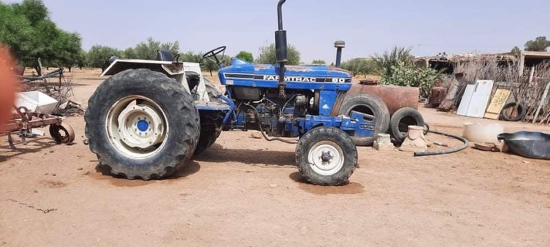 À vendre Tracteur Farmtrac 80 complet