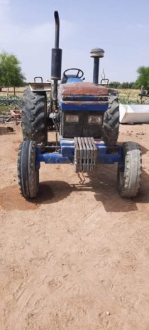 À vendre Tracteur Farmtrac 80 complet