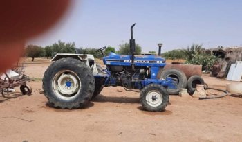À vendre Tracteur Farmtrac 80 complet
