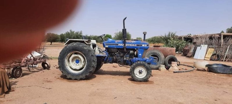 À vendre Tracteur Farmtrac 80 complet