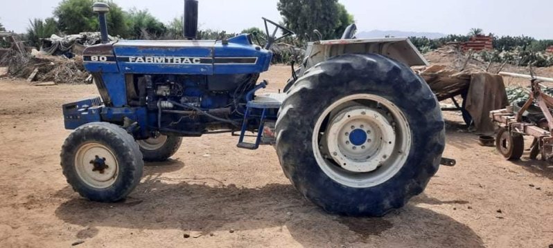À vendre Tracteur Farmtrac 80 complet