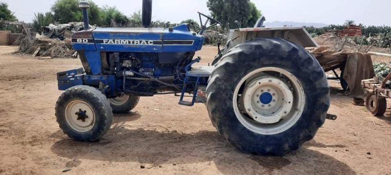 À vendre Tracteur Farmtrac 80 complet