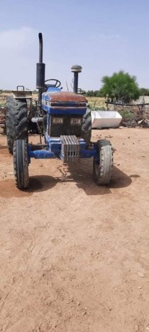 À vendre Tracteur Farmtrac 80 complet