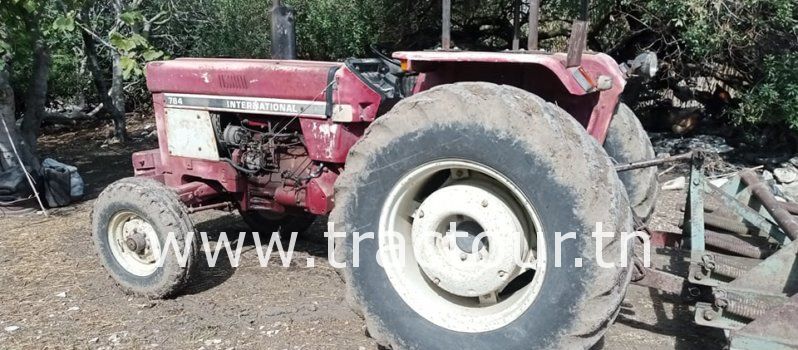 À vendre Tracteur International 784 complet