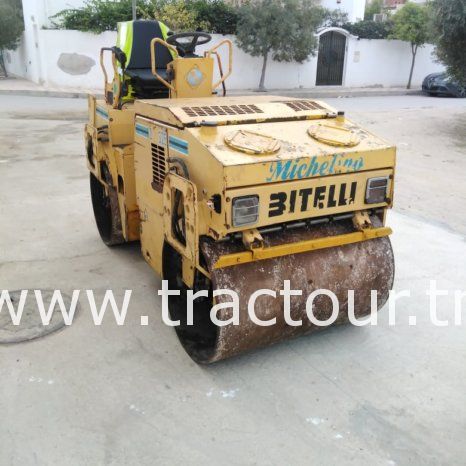 À vendre Mini cylindre Bitelli DTV325 2600kg (2010) complet