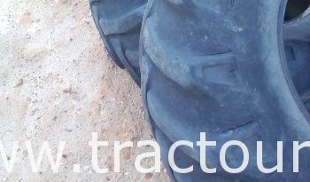 À vendre 2 Pneus de tracteur Starmaxx 18.4-30 complet