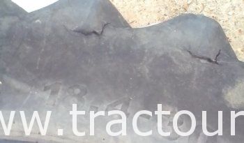 À vendre 2 Pneus de tracteur Starmaxx 18.4-30 complet