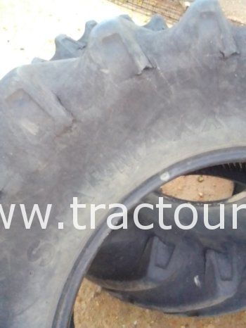 À vendre 2 Pneus de tracteur Starmaxx 18.4-30 complet
