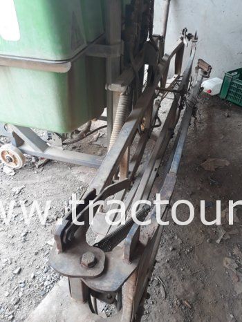 À vendre Pulvérisateur porté 800 litres avec réglage hydraulique et rampe 12 mètres (2015) complet