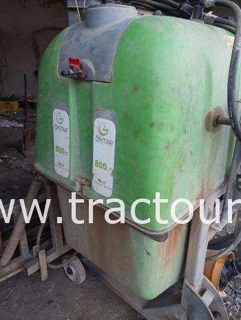 À vendre Pulvérisateur porté 800 litres avec réglage hydraulique et rampe 12 mètres (2015) complet